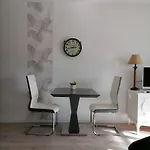 Apartamento Dora 2 *