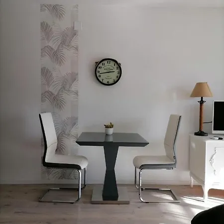 Appartement Dora 2 *