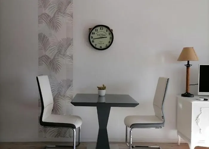 Apartamento Dora 2 *